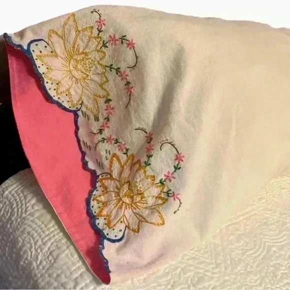 Set of 2 vintage handmade embroidered flour sack pillowcases lotus flower - Picture 6 of 12